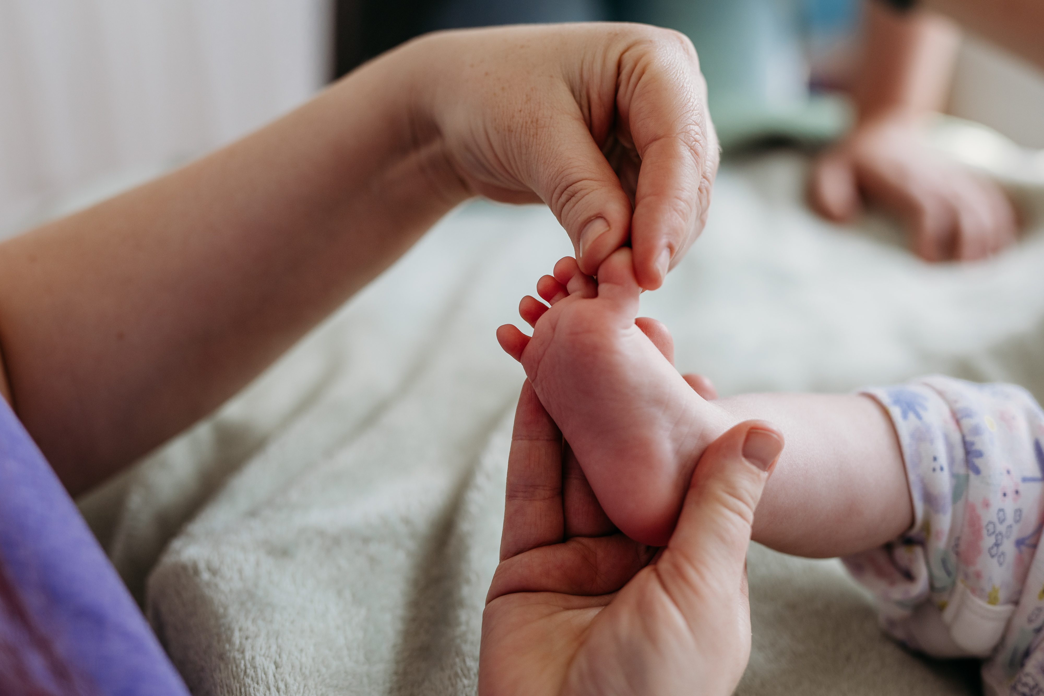 grainne demonstrates how to do baby reflexology to patents of online course